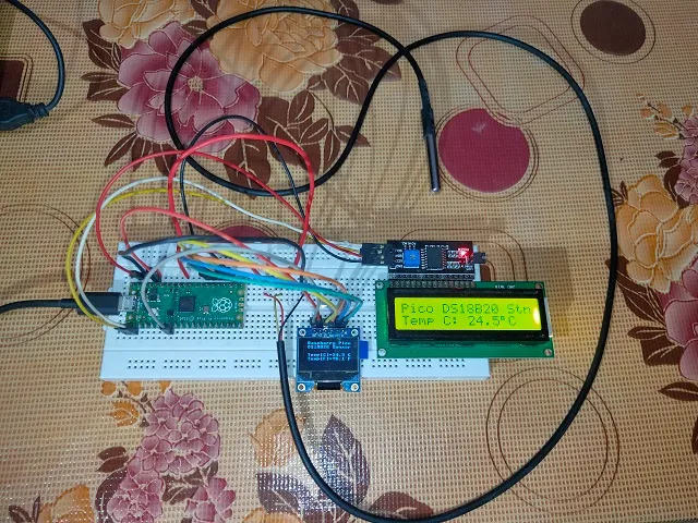Raspberry Pi Pico with LCD & SSD1306 OLED Display